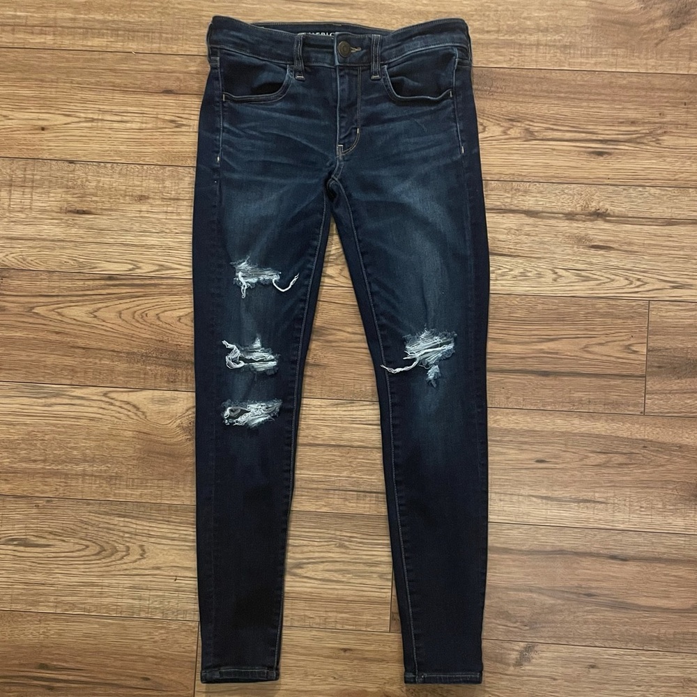 AE Women’s NE(X)T level ripped stretch jegging.